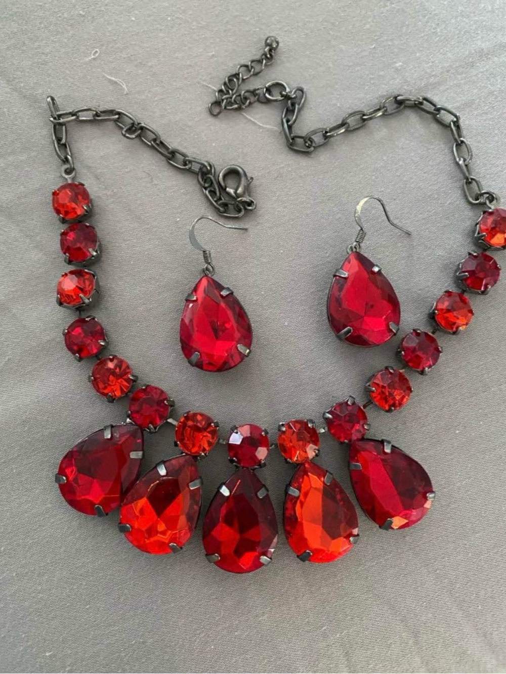 Red Teardrop Crystal Necklace & Earring Set & Necklaces bundle